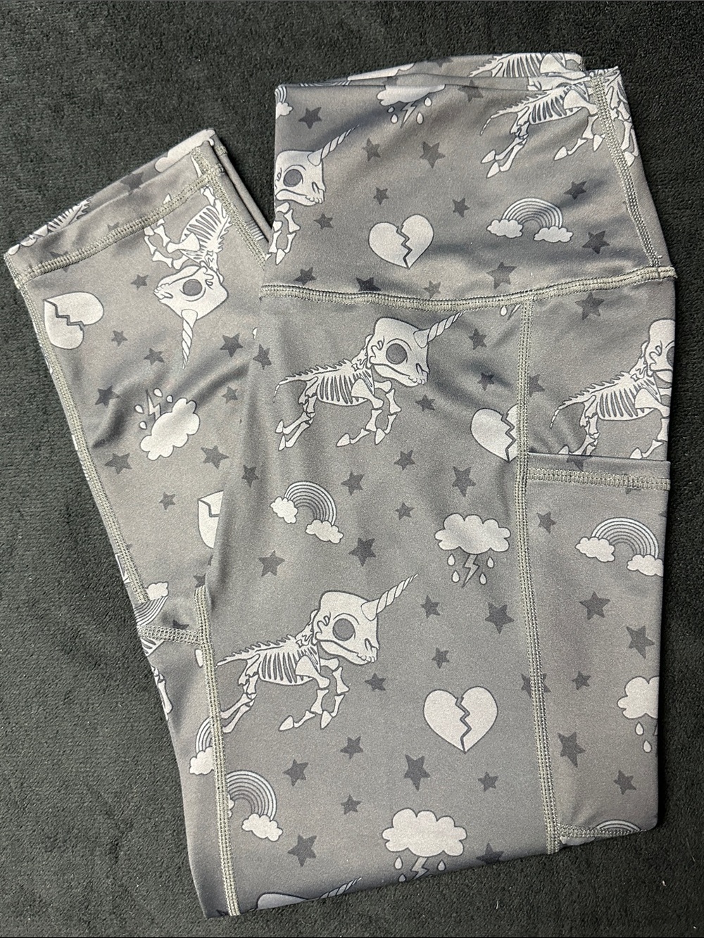 CVG Constantly Varied Gear Gray Unicorn Skeleton Print Capri Leggings New Large